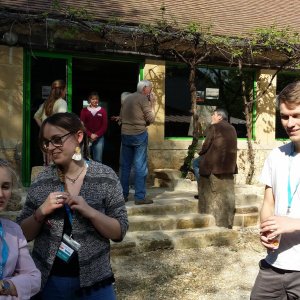 Au soleil, et à l'extérieur. Avec nos visiteurs et nos stagiaires.